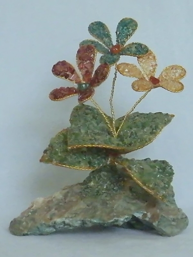 Drei Blumen (± 12 cm) mit Rosenquarz, Jaspis und Türkis